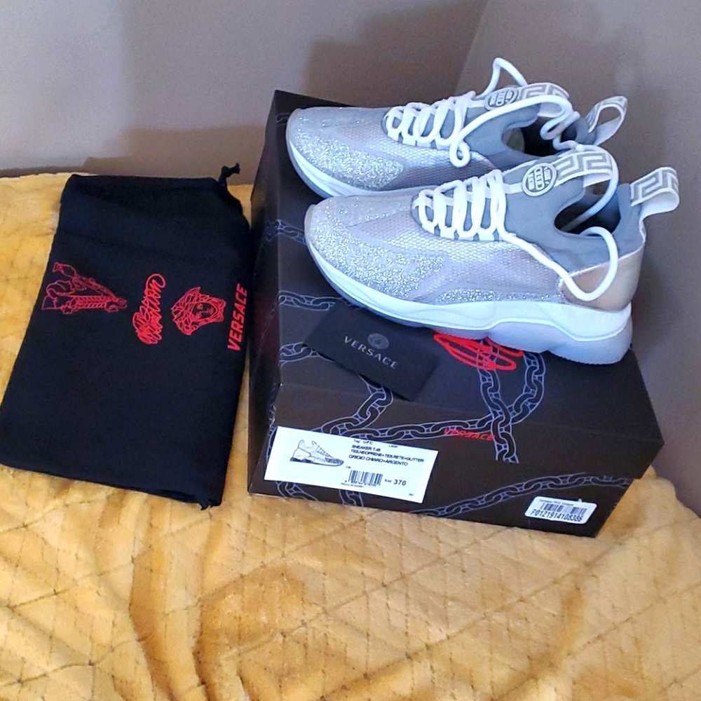 Versace Chain reaction